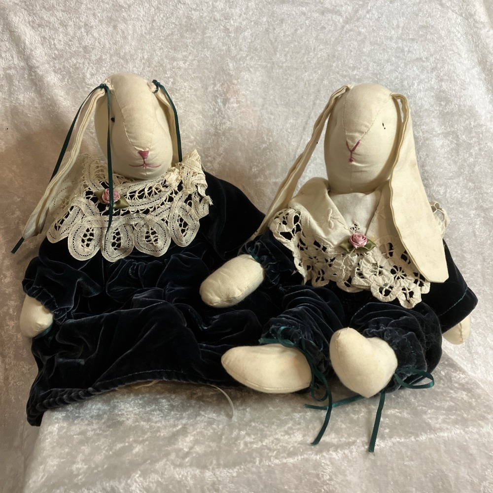 Bunny Rabbit Dolls Green Velvet Dress Lace Imperial Elegance Cottagecore (2) VTG